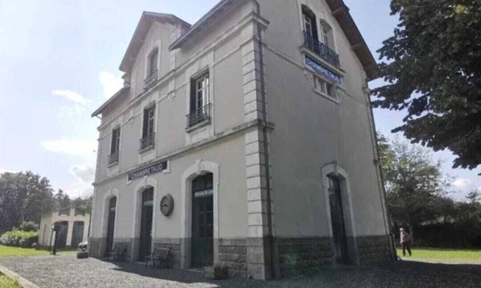 Chambretaud Casa | Isabelle's "train station" 3 minutes from the Puy du Fou PropertyName 106246771 1036 = House in the heart of town where everything can be done on foot