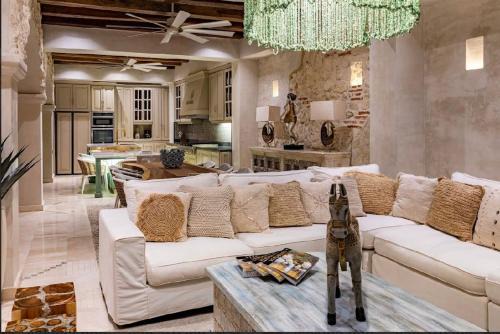 Soacha Casa | IsaLuna Luxury House