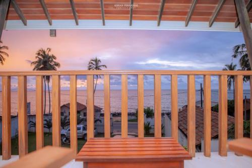 Nattandiya Casa | Isamar beach front