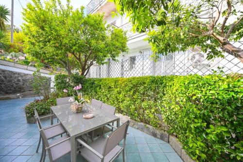 Barano d'Ischia Apartamento | Ischian Escape- Vintage Bath and Lush Nature