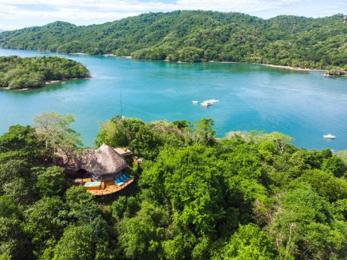 Cerro Plano Hotel | Isla Chiquita Glamping Hotel