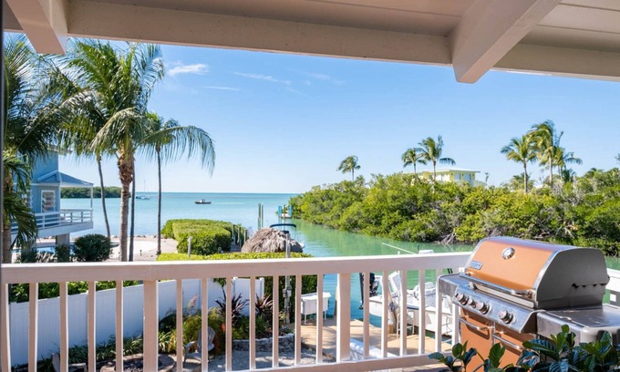 Toll Gate Shores Casa | "Islamorada Waterside Getaway: Prime Fishing, Sunset Views, Beachside Bliss!"