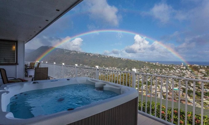 St Louis Heights Casa | This duplex is a 7 bedroom(s), 6 bathrooms, located in Honolulu, HI.