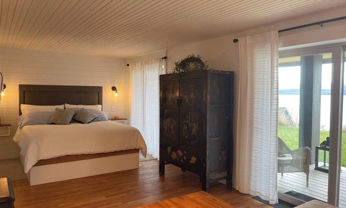 Sointula Apartamento | Island Alchemy Suite is a private little getaway with spectacular ocean views.