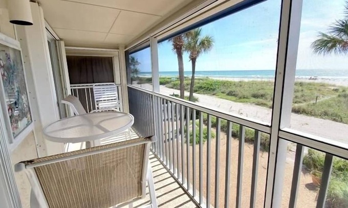 Ilexhurst Condominio | Island Beach Club 24 - Piso 2 dormitorios / 1 baño Golfo frente, ocupación máxima de 4 personas.