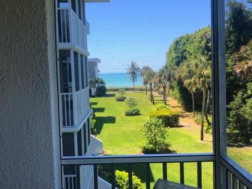 Sanibel Casa | Island Beach Club #220B