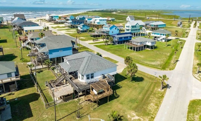 San Luis Casa | Elegante 'Captain's Quarters' Beach Home, Wraparound Bay & Gulf Views!