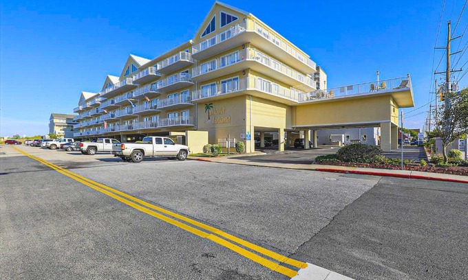 Midtown Ocean City Hotel | Island Cabana