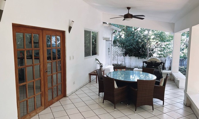 Contadora Island Casa | Island Garden villa - 3 bedroom, 3 bathroom, cozy and spacious. Wifi, TV, grill