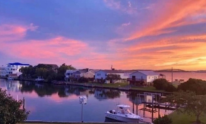 Nags Head Casa | Island Haven - Hot Tub & Beautiful Water Views