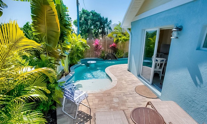 Holmes Beach Condominio | Island Hideaway by AMI Locals