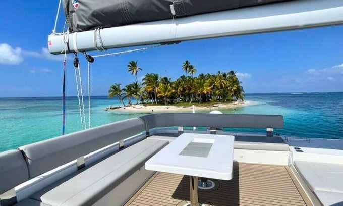 Carti Tupile Alquiler De Eote | Island Hopping on Luxury Private Crewed All-Inclusive Yacht