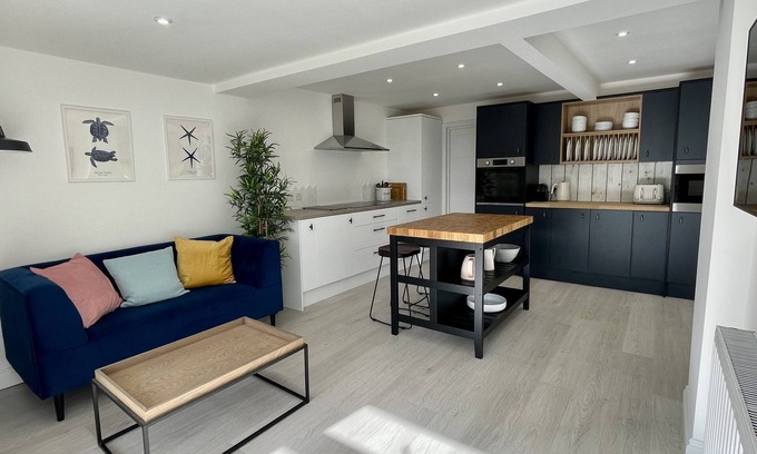 Layer Marney Casa | Island House is a spacious 4 bedroom detached house