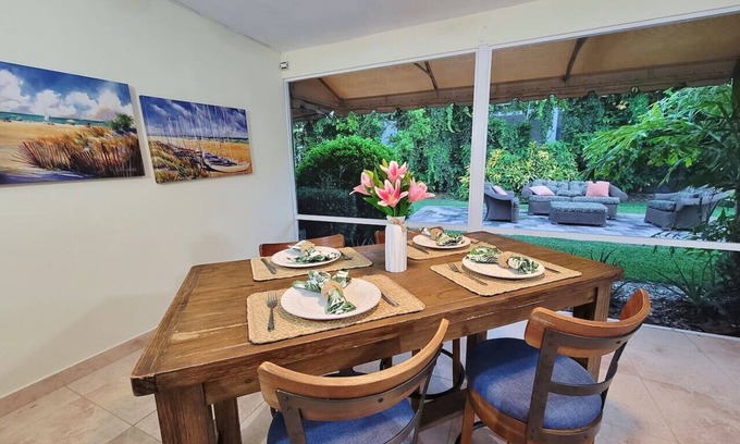 Singer Island Apartamento | Island life 2 br 2-ba walk 2 beach, Snorkel & Surf