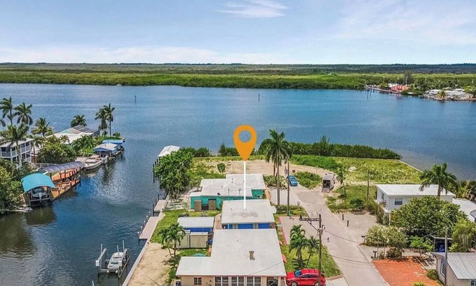 Matlacha Casa | Island life! Waterfront 1br/1bth w/ dock and kayaks - pet friendly
