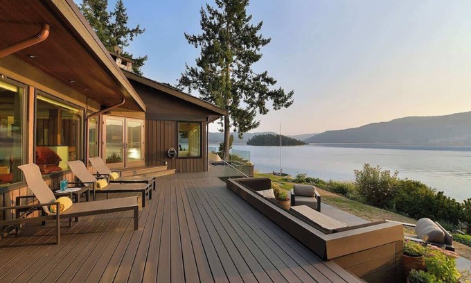 Brentwood Bay Casa | Island Luxury Oceanside Estate
