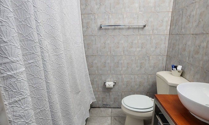 Levittown Apartamento | Island Oasis: Close to Vibrant Shops, Eateries & Beach Adventures