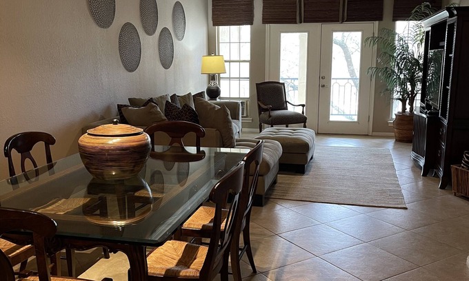 Highland Lake Estates Condominio | Island on Lake Travis Luxury Lake Escape