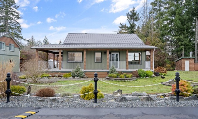 Regional District of Nanaimo Casa | Island paradise oceanview estate Beautifully Landscaped Oceanfront property