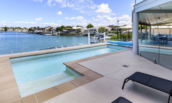 Banksia Beach Casa | Island Paradise on the Canal