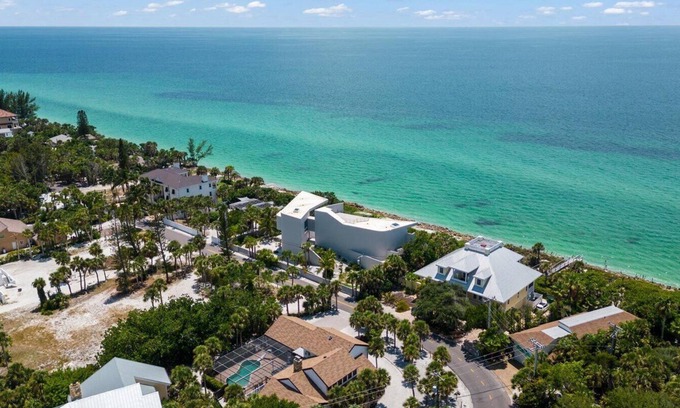 Nokomis Casa | Island Pool House on exclusive Casey Key in South Sarasota.