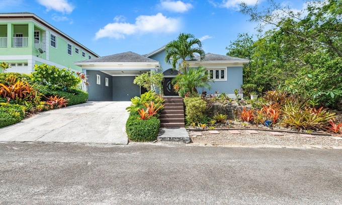 Nassau Casa | Island Retreat in gated community- 5 mins from the beach