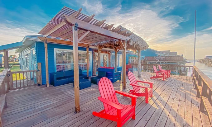San Luis Casa | Island Tyme- Canal Waterfront Paradise with Sunset View!