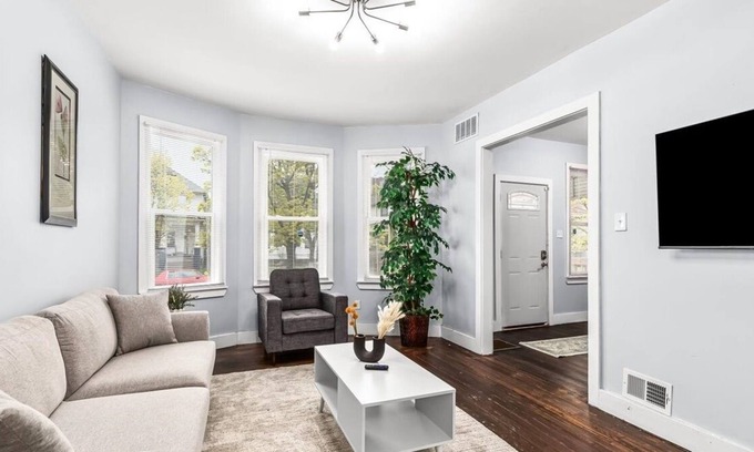 Detroit Casa | Island View Oasis 4 Bedroom Home by Redawning