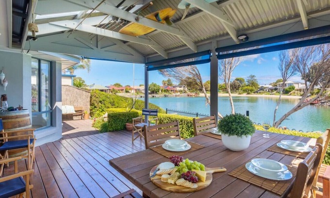 Encounter Bay Casa | "Islander Escape" - Private Jetty - Kayaks - Family Friendly - Wifi