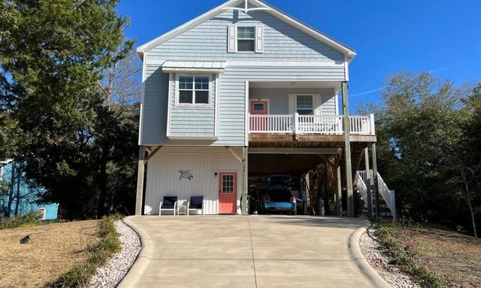 Emerald Isle Casa | Isle Be Back - Central EI - Beach Front Parking