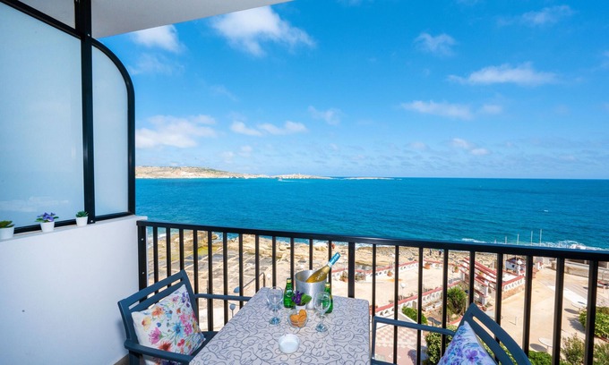 Bugibba Apartamento | Islet Promenade Seafront 1 Bedroom Apartment with 2 seaview balconies