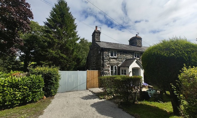 Llanuwchllyn Casa | ISLWYN, pet friendly, with open fire in Bala