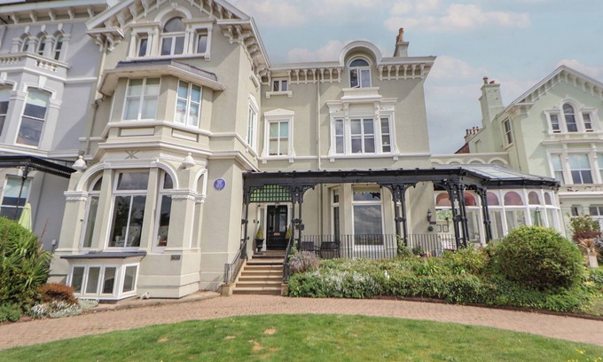 Waterloo Casa | ISMAY DINING ROOM SUITE - TITANIC INTEREST in Waterloo, Merseyside