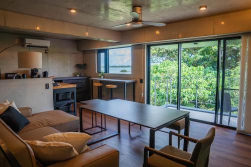 Miyakojima Villa | ISOLA BLU Miyakojima -Complimentary 8-Seater Minivan for Your Stay-