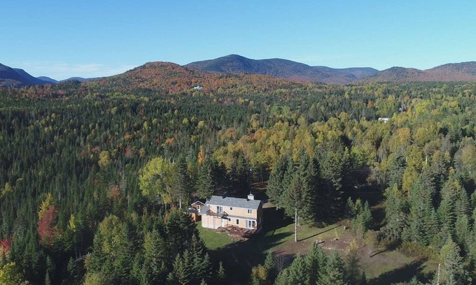 Saint-Brigitte-de-Laval Casa | Isolated house with view on the mountains