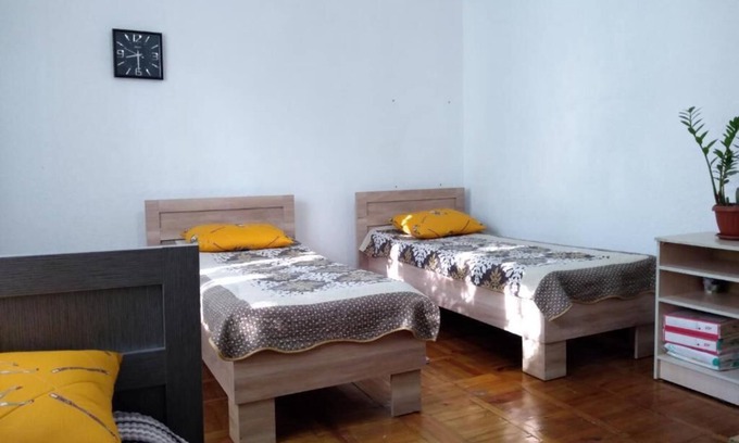 Sverdlov District Cama Y Desayuno | Issyk-kul Almaty stopover hostel