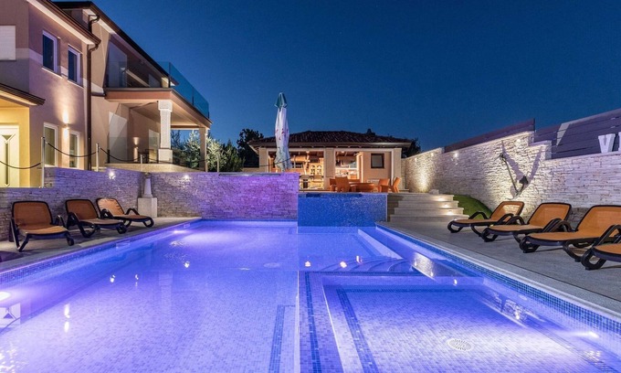 Marcana Villa | IstraKamen - Pool, Jacuzzi, Basketball & Volleyball