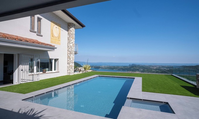 Villanuova sul Clisi Villa | VILLA BELLAVISTA - private Pool Garda Lake view - Whirlpool free