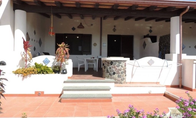 Pianoconte Apartamento | Charming 1-bedroom apartment with WiFi, AC in lovely Lipari