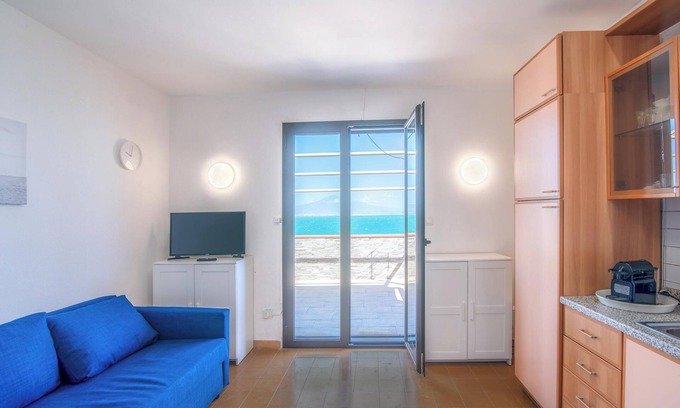 Costa Saracena-Castelluccio Apartamento | Apartamento "La terrazza sul Mare" con vistas al mar, terraza y A/A