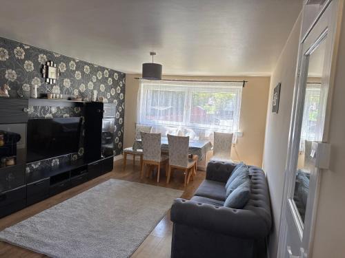 Sighthill Apartamento | It is a spacious and beautiful home
