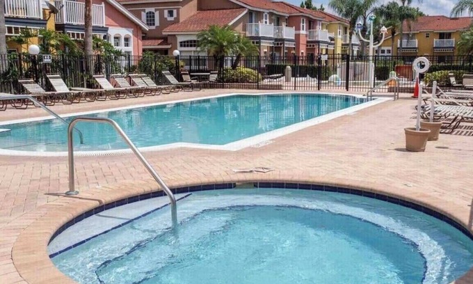 Kissimmee Complejo | está ubicada a 15 minutos de disney