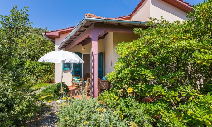 Castiglioncello Apartamento | Hermoso apartamento para 4 personas con patio y aparcamiento