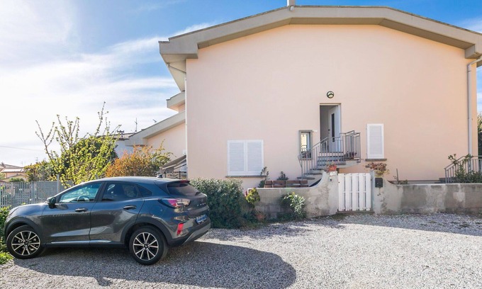 Rosignano Solvay Apartamento | Hermoso apartamento para 3 personas con A/C, WIFI, TV, patio, mascotas permitida y aparcamiento