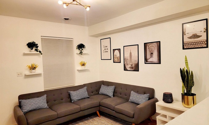 Truxton Circle Apartamento | It's a 10! Chic 1-bedroom located 10 mins from everywhere you want to be in DC