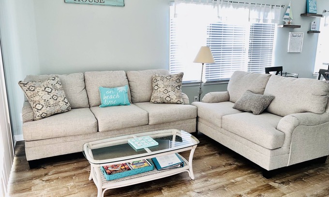 Sea Trail Condominio | It's a beautiful time to visit! Golf course, 3rd floor, elevator, pet friendly!