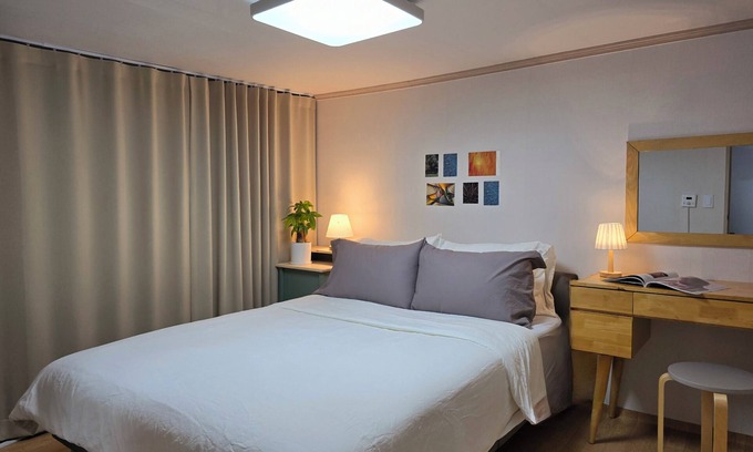 Sindang-dong Casa | It's a kozy stay where you feel K-culture including traditional Korean markets.