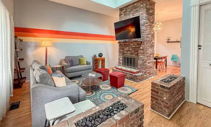 Highlands Casa | It's a Vibe in the Highlands. King Bed & Queen bed