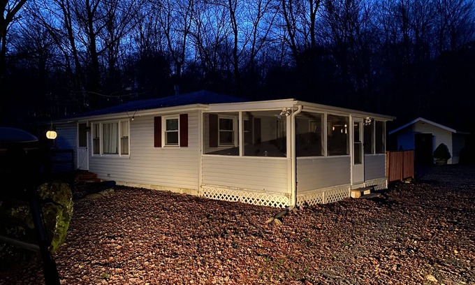 Pocono Lake Cabaña | Spring and summer are perfect times to visit the Poconos!
