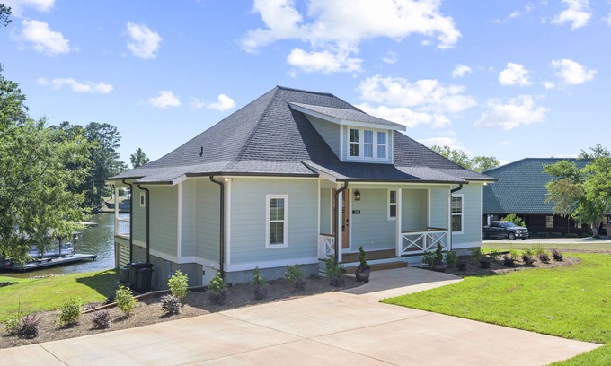Milledgeville Casa | It's Shore To Be A Lake Day - Brand New Beautifully Decorated Lake Home